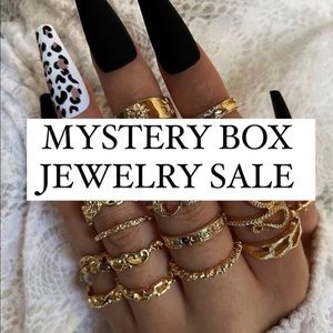 ❌MOVING SALE🌸 WOMAN 5 LB JEWELRY MYSTERY BOX